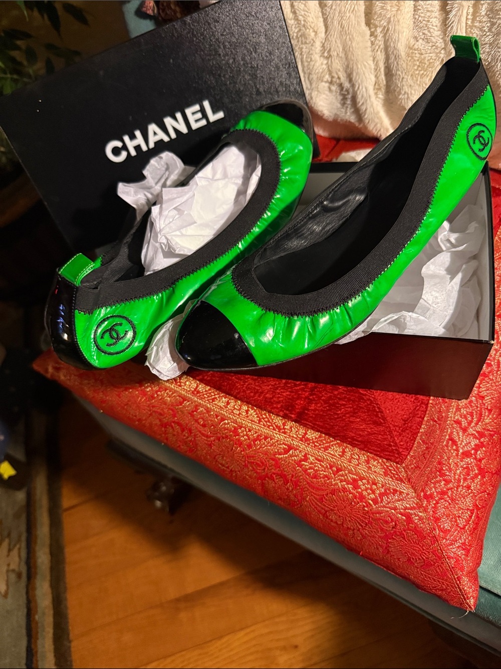CHANEL Green Patent Leather Ballet Flats with Black Cap Toe
